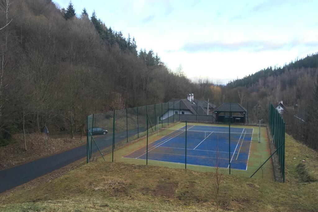 Villa Vykmanov Medenec Luaran gambar
